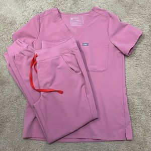 Figs women’s Catarina one pocket scrub top and Zamora jogger scrub pants.